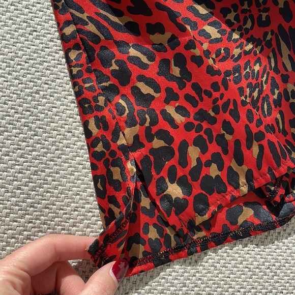 Sleeveless soft tank top. Size M. - Picture 5 of 8